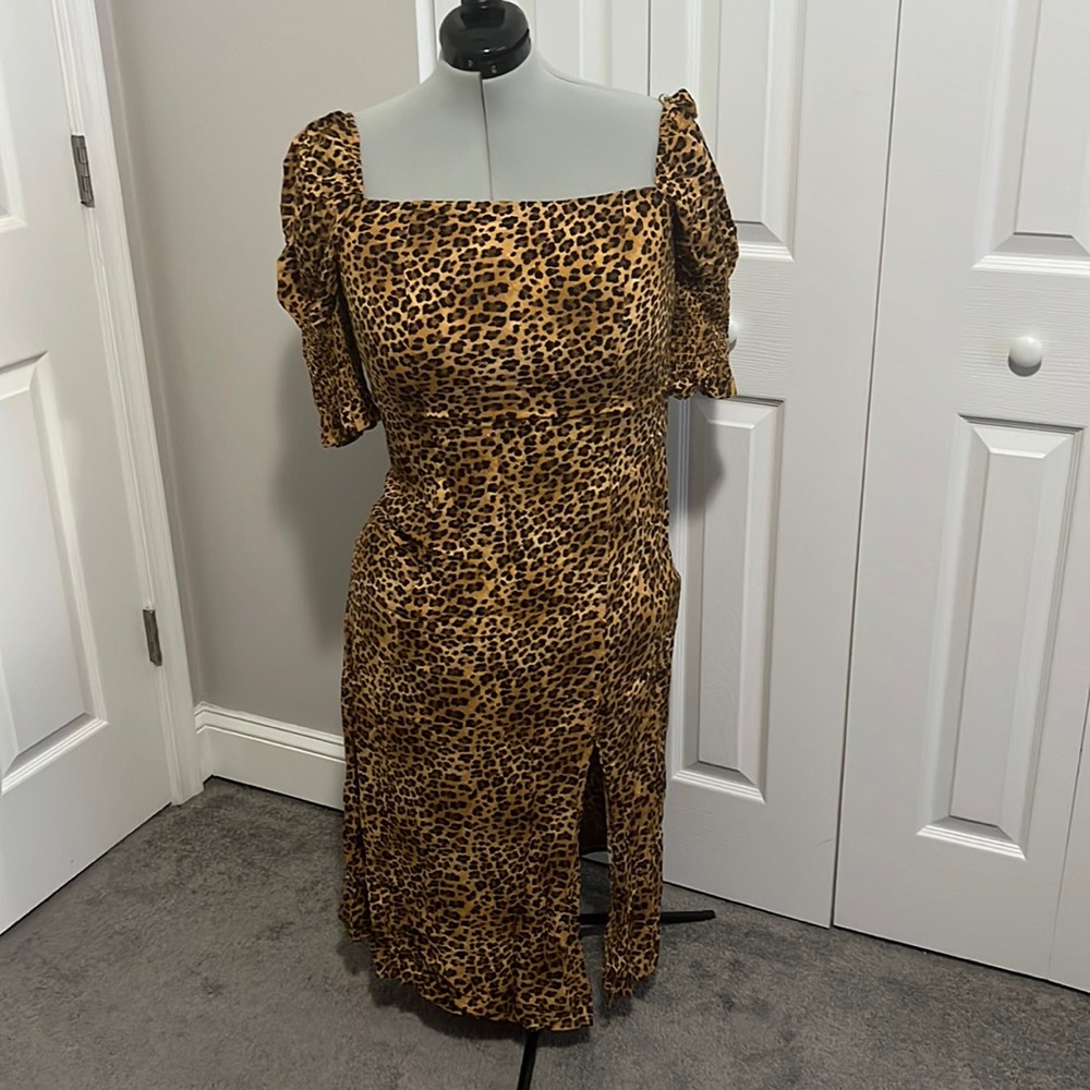 Francesca’s leopard print midi dress with slit size XL extra large